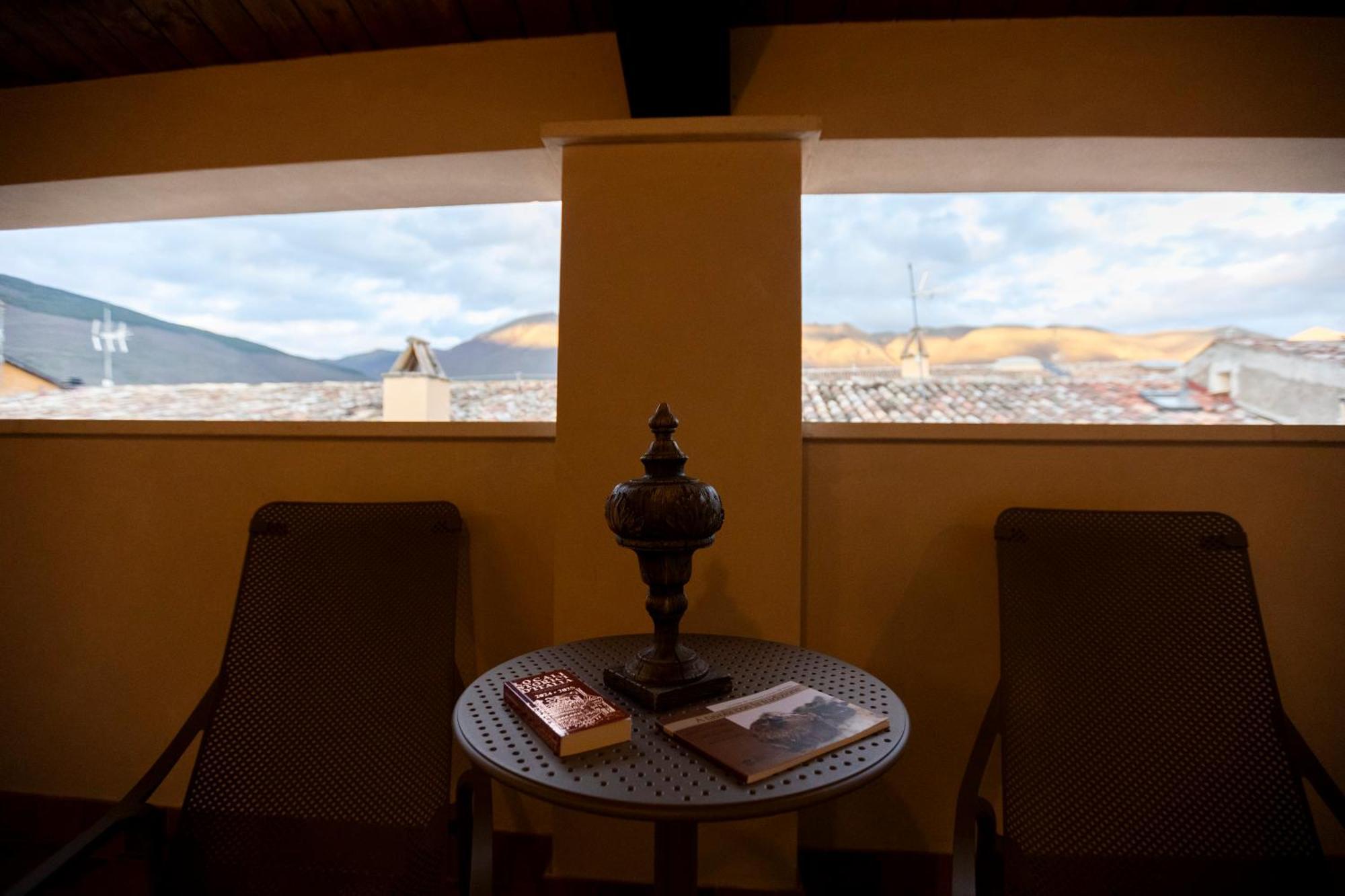 Casa Bianconi Hotel Norcia Bagian luar foto